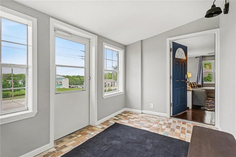 645 Barry Rd, Kansas City, MO 64155