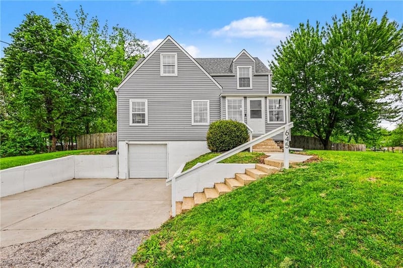 645 Barry Rd, Kansas City, MO 64155