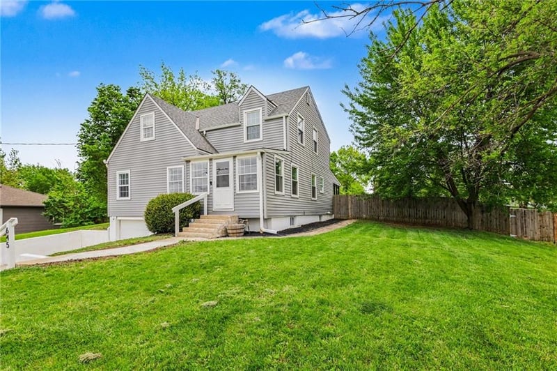 645 Barry Rd, Kansas City, MO 64155