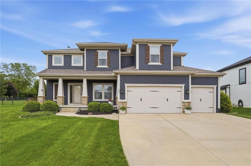 209 Waterwheel Ln, Lee's Summit, MO 64063