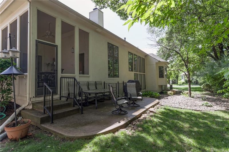 9118 Walmer St, Overland Park, KS 66212