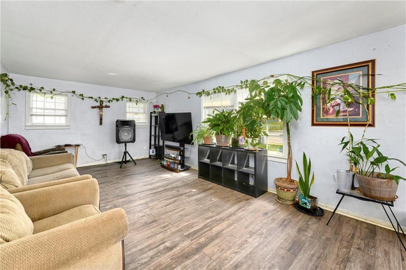 3204 Sterling Ave, Independence, MO 64052