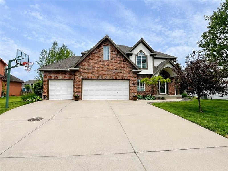 8824 Farley Ave, Kansas City, MO 64157