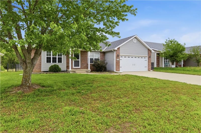 715 Iron Horse Dr, Warrensburg, MO 64093