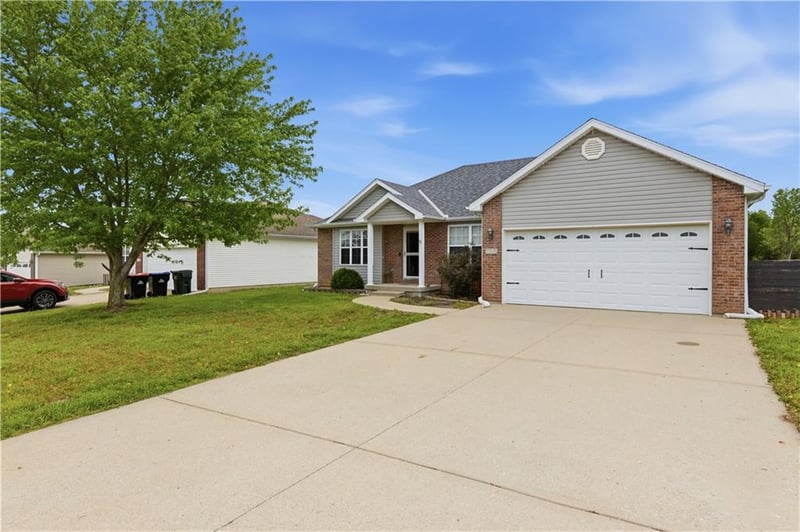 715 Iron Horse Dr, Warrensburg, MO 64093