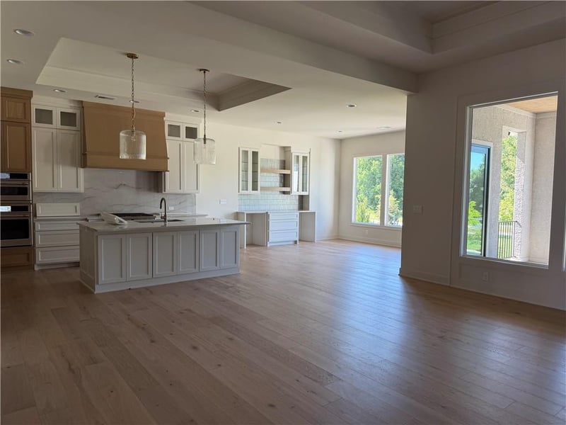 3040 W 133rd Ter, Leawood, KS 66209