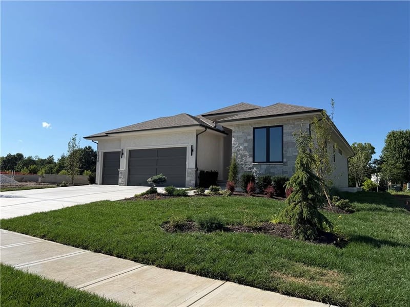 3040 W 133rd Ter, Leawood, KS 66209