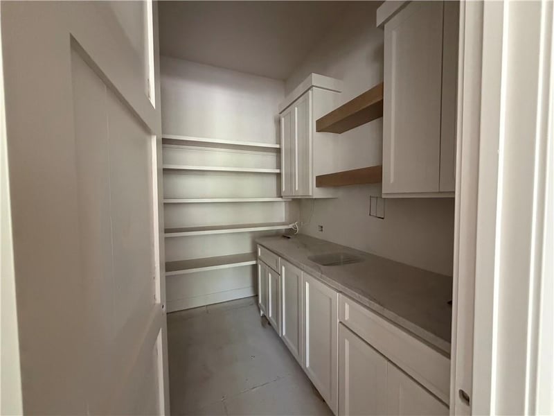 3040 W 133rd Ter, Leawood, KS 66209