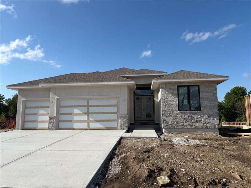 3040 W 133rd Ter, Leawood, KS 66209