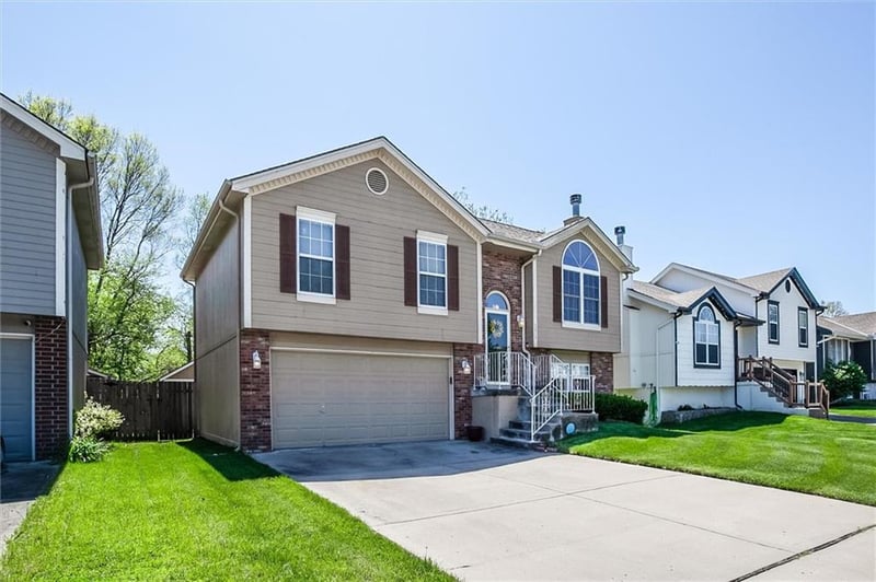 5215 63rd St, Kansas City, MO 64119