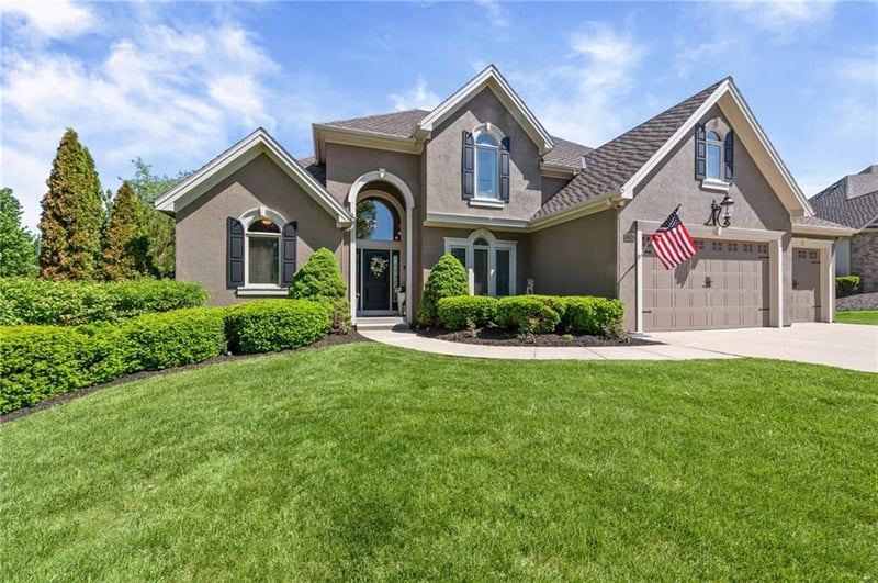 6112 NW 101st Ct, Kansas City, MO 64154