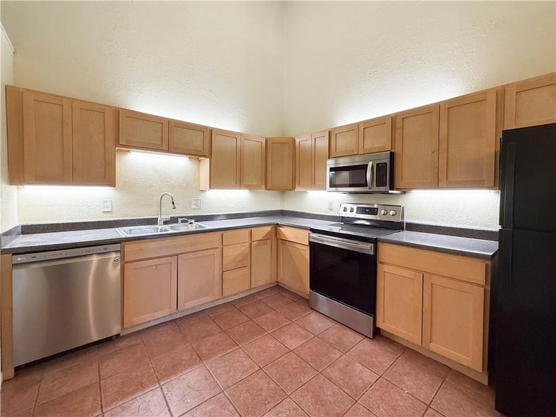 1507 E 97th St, Kansas City, MO 64131