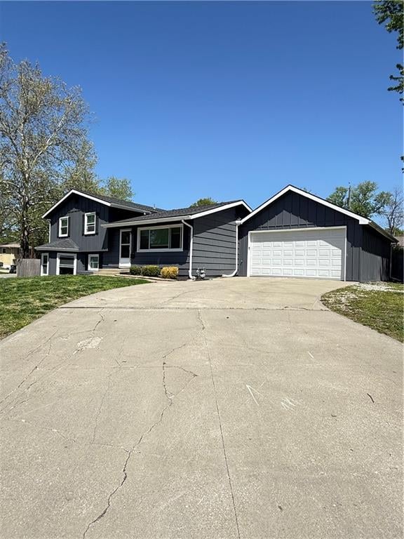 604 Carroll Dr, Lee's Summit, MO 64063