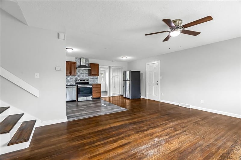 604 Carroll Dr, Lee's Summit, MO 64063