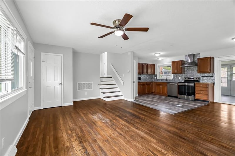 604 Carroll Dr, Lee's Summit, MO 64063