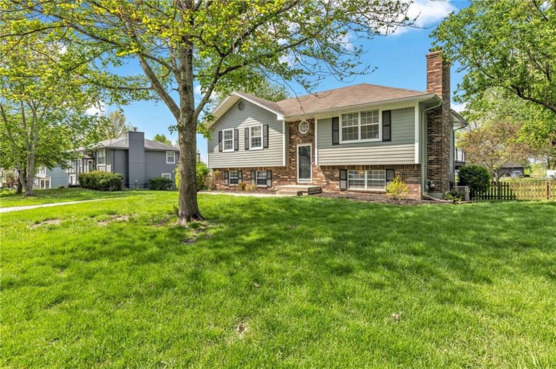 302 16th Ave, Greenwood, MO 64034
