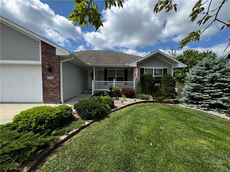 714 Ridge Crest Dr, Raymore, MO 64083