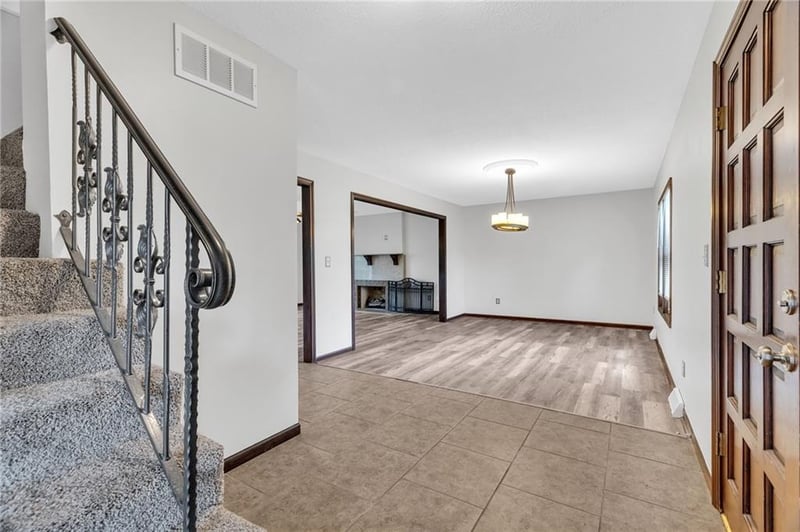 2721 Trenchard Dr, Independence, MO 64057