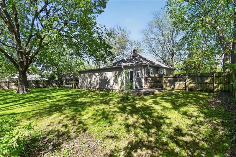 10143 Golf Ave, Independence, MO 64053