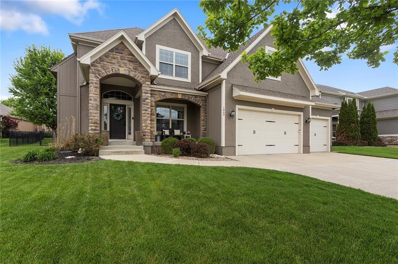 1809 Parks Summit Blvd, Lee's Summit, MO 64064