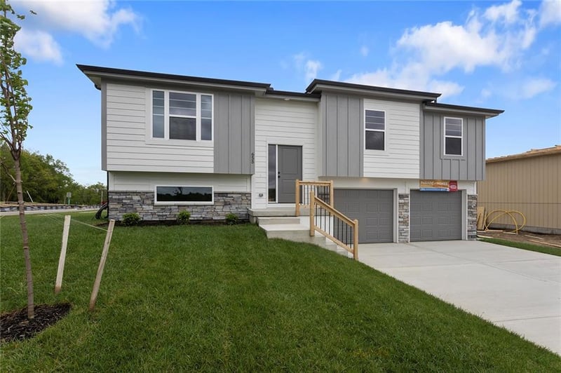 21104 6th Ter, Independence, MO 64056