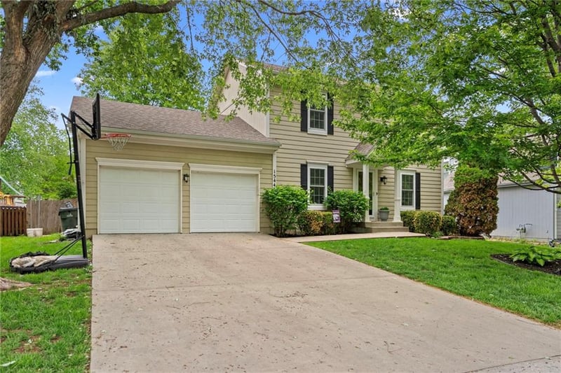 15444 Wyandotte Dr, Olathe, KS 66062