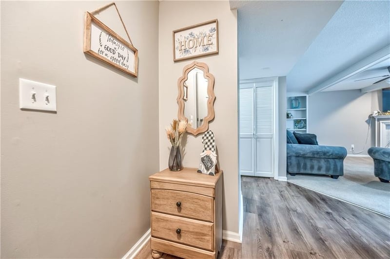 5860 Park St #7, Shawnee, KS 66216