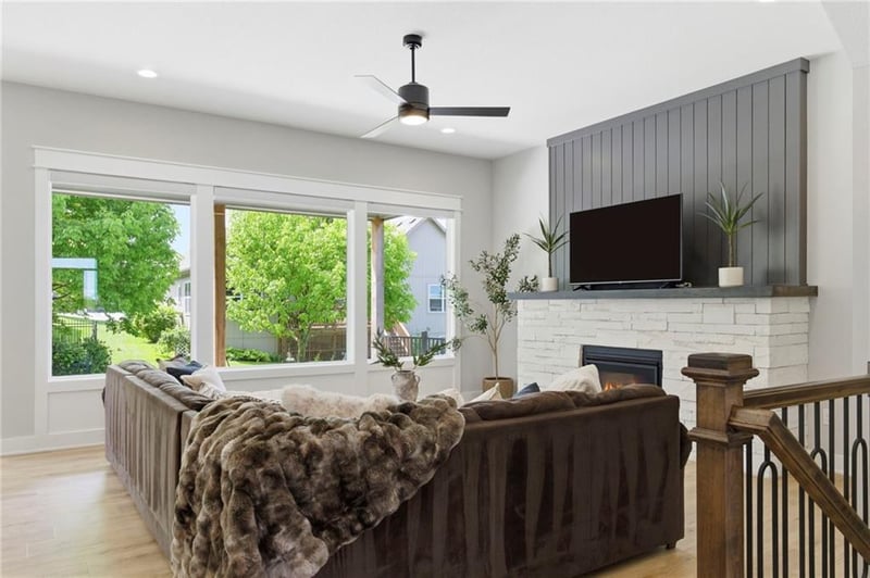 25189 141st Ter, Olathe, KS 66061