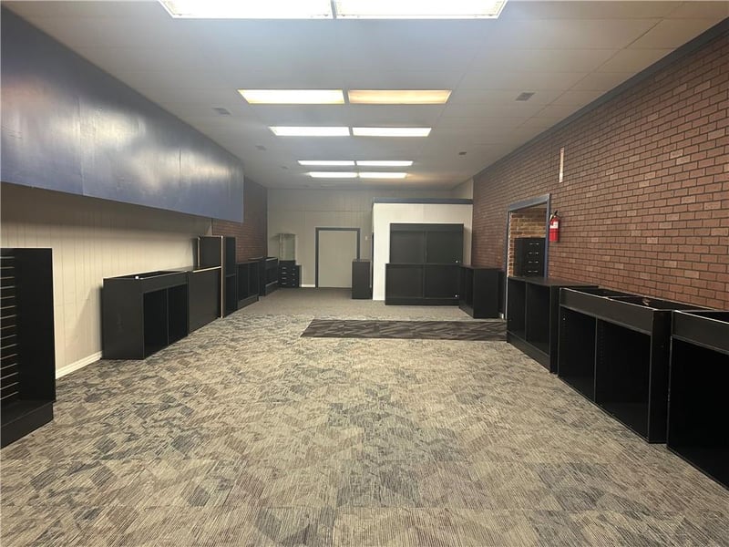 106 Main St, Independence, KS 67301