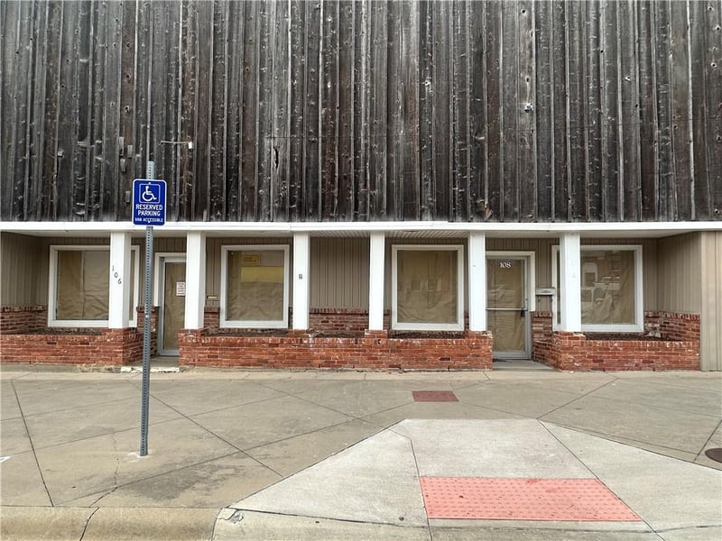 106 Main St, Independence, KS 67301