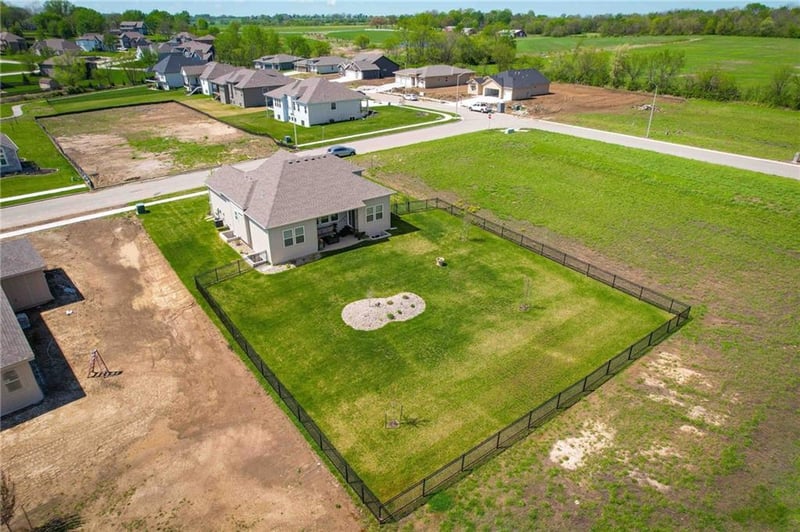 1814 Woodward Cir, Raymore, MO 64083