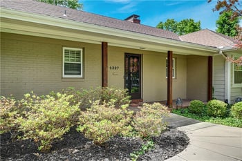 1227 W 66th St, Kansas City, MO 64113
