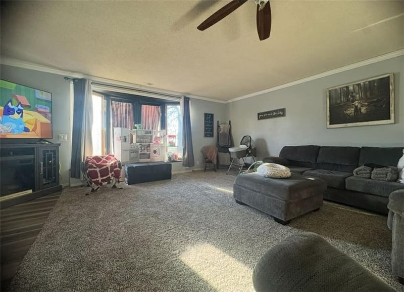 529 Sunset Cir, Columbus, KS 66725