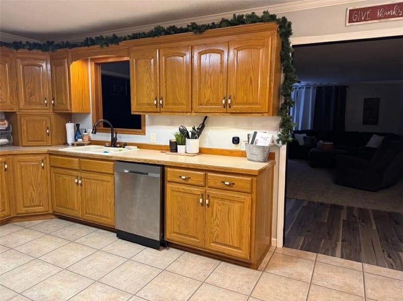 529 Sunset Cir, Columbus, KS 66725