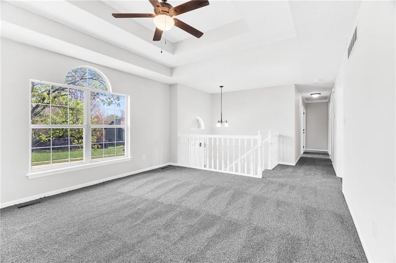 100 N Darrowby Dr, Raymore, MO 64083