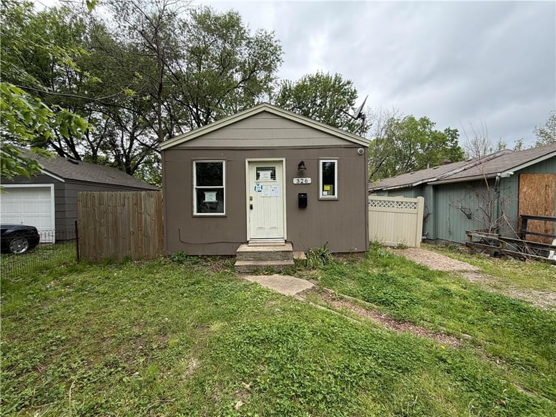 326 Cedar Ave, Independence, MO 64053