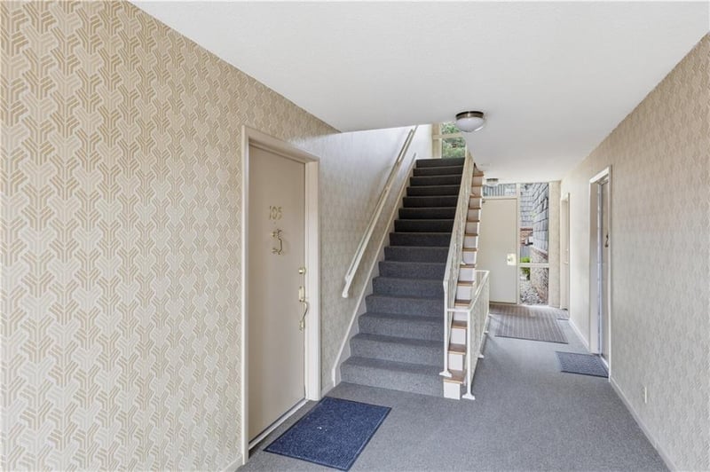 8730 Metcalf Ave #105, Overland Park, KS 66212