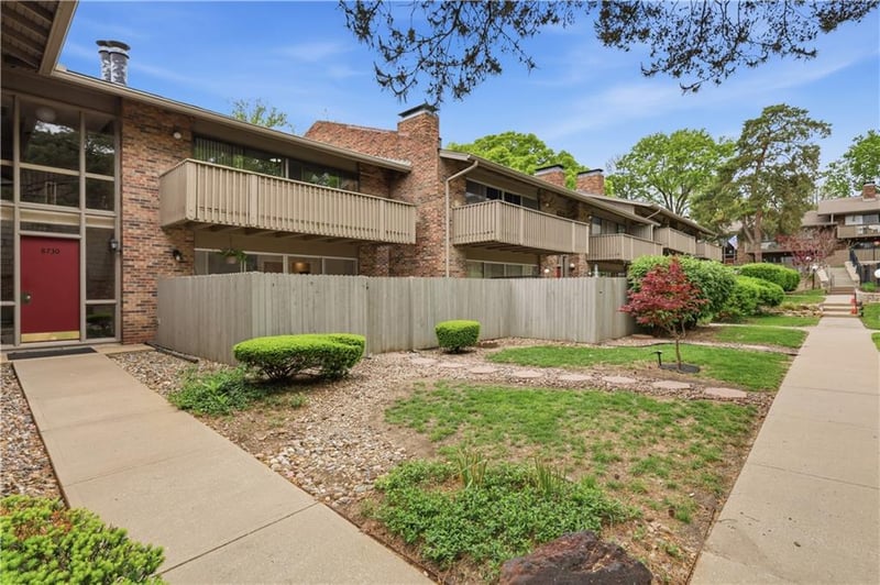 8730 Metcalf Ave #105, Overland Park, KS 66212