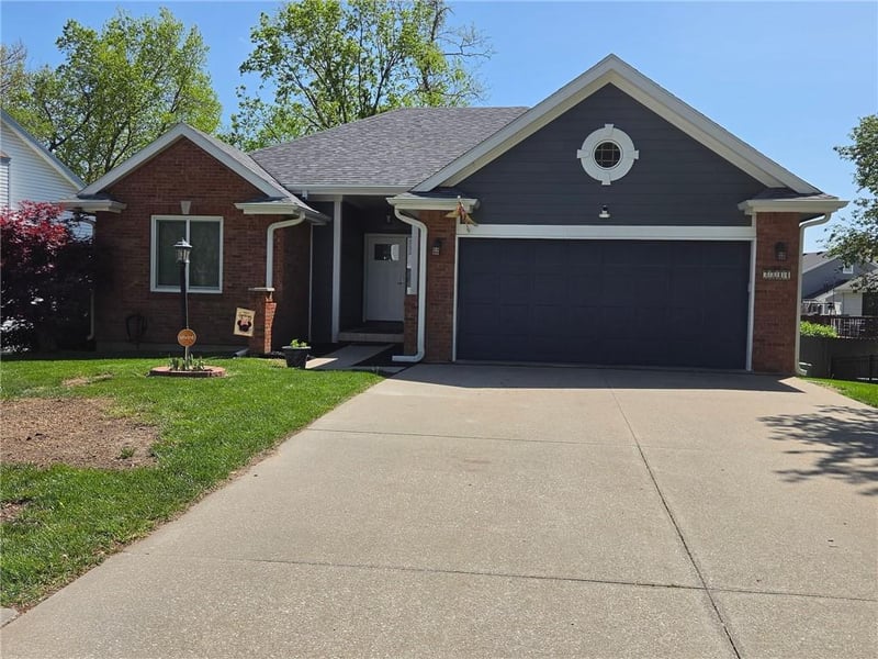 2814 Quail Dr, St Joseph, MO 64506
