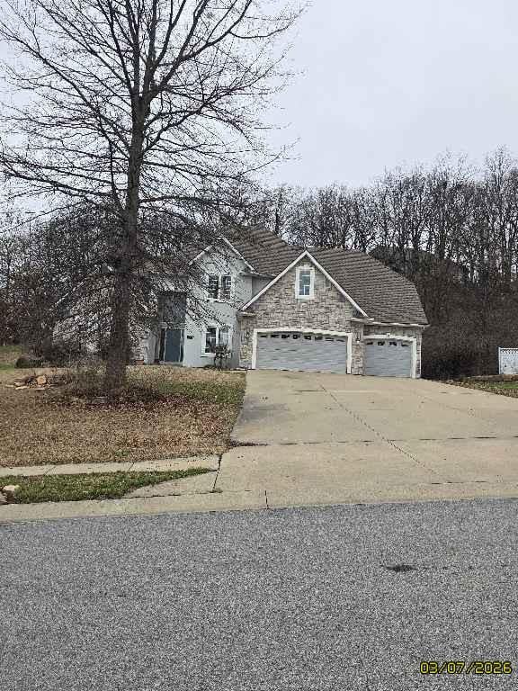 6826 Charleston Dr, Kansas City, MO 64119