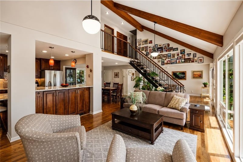 128 W Lakeshore Dr, Lake Quivira, KS 66217