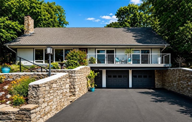128 W Lakeshore Dr, Lake Quivira, KS 66217