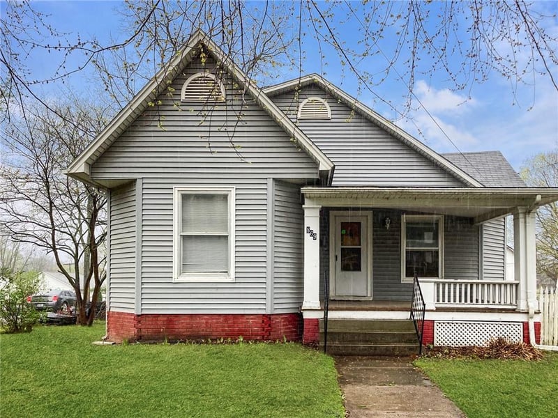 869 Redman Ave, Marshall, MO 65340