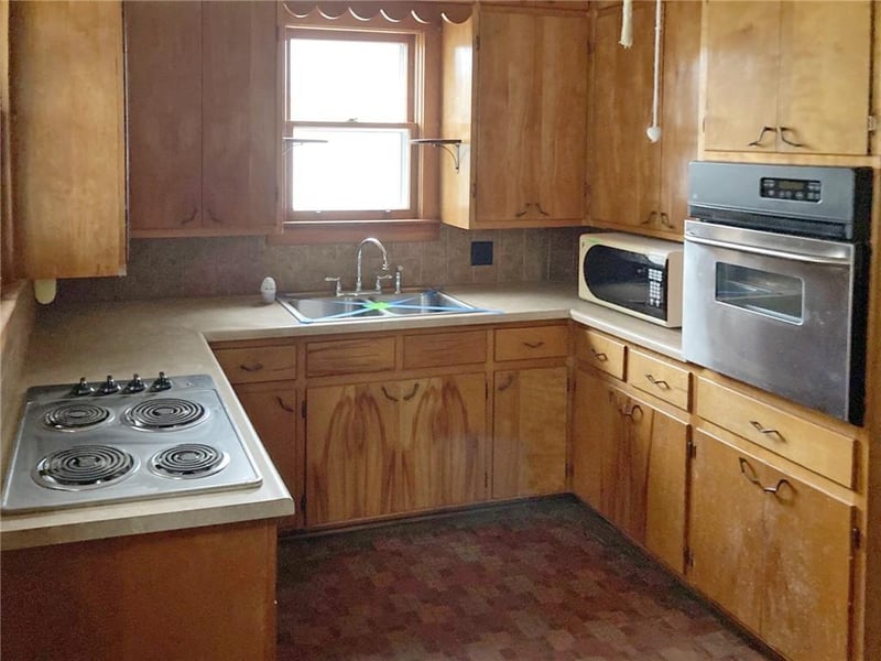 869 Redman Ave, Marshall, MO 65340