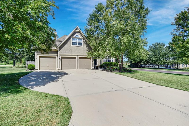 19480 207th Ter, Spring Hill, KS 66083