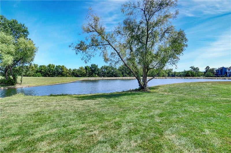 19480 207th Ter, Spring Hill, KS 66083