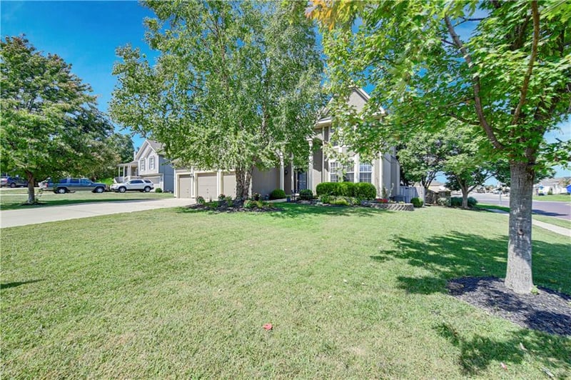 19480 207th Ter, Spring Hill, KS 66083