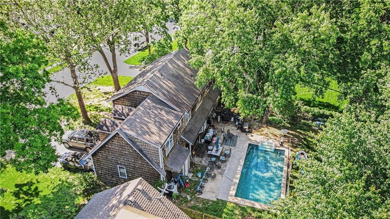 9908 Perry Dr, Overland Park, KS 66212