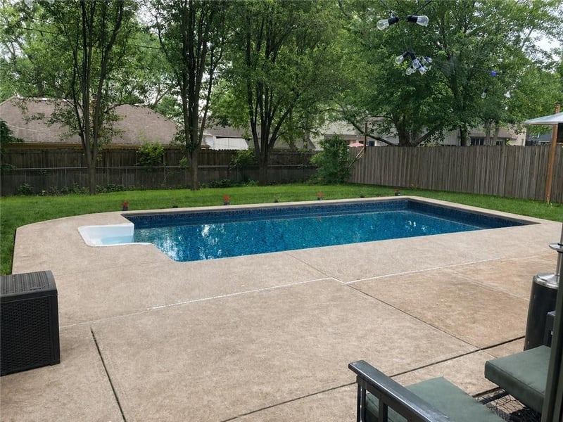 9908 Perry Dr, Overland Park, KS 66212