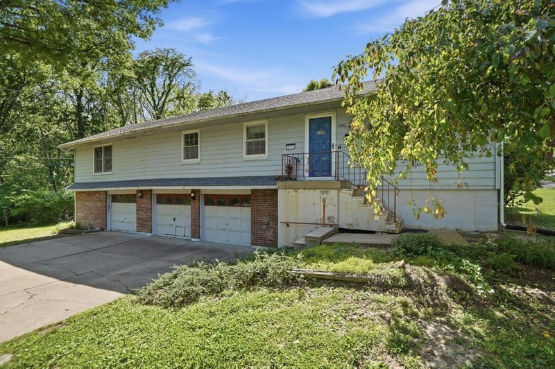 4100 Coventry Dr, Independence, MO 64055